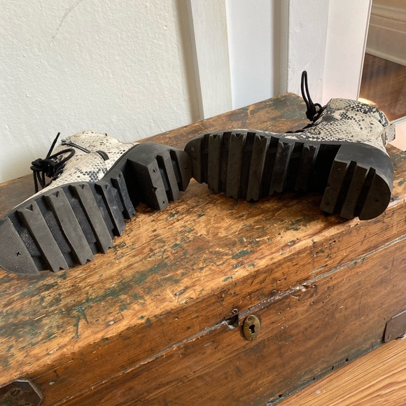 Snakeskin Look Chunky Boots - Picture 6 of 7